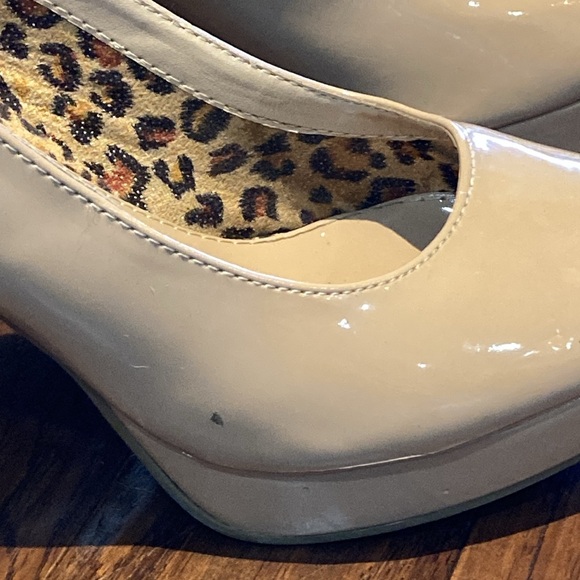 Unlisted by Kenneth Cole Nude Shiny Patent Leather Heels - Picture 4 of 9